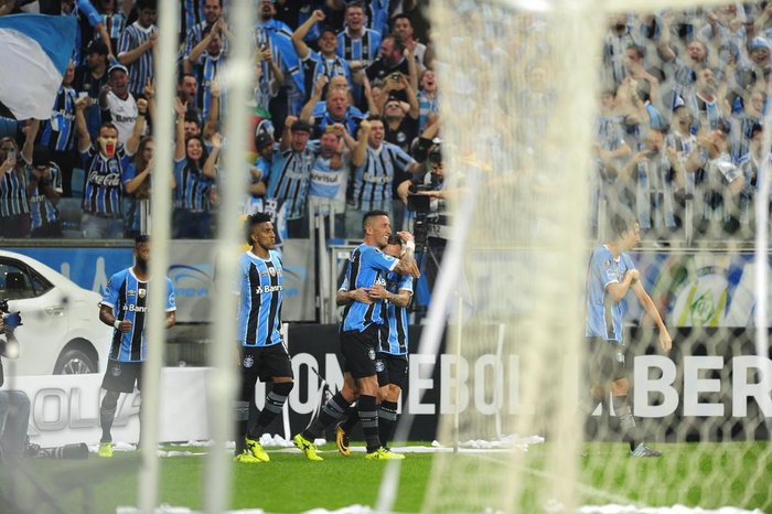 PORTO ALEGRE, RS, BRASIL, 20-09-2017. Grêmio joga contra o Botafogo na Arena pelas quartas da Libertadores da América. (ANDRÉ ÁVILA/AGÊNCIA RBS)
PORTO ALEGRE, RS, BRASIL, 20-09-2017. Grêmio joga contra o Botafogo na Arena pelas quartas da Libertadores da América. (ANDRÉ ÁVILA/AGÊNCIA RBS)