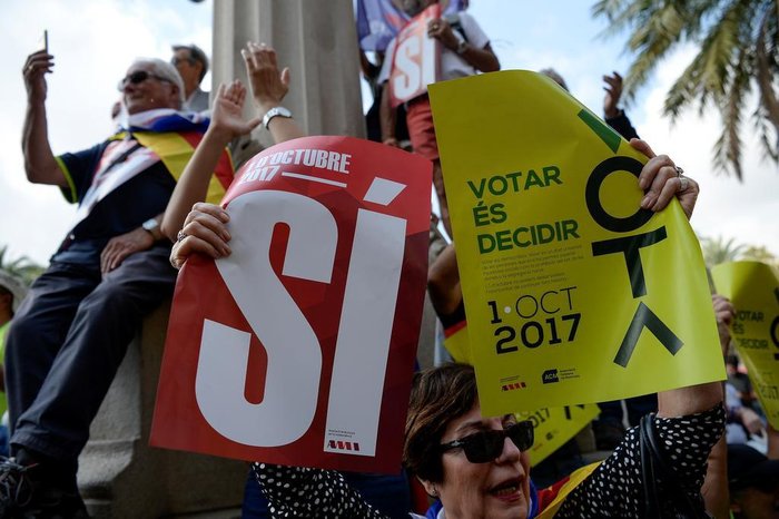 / AFP PHOTO / Josep LAGO
Editoria: POL
Local: Barcelona
Indexador: JOSEP LAGO
Secao: referenda
Fonte: AFP
Fotógrafo: STR
/ AFP PHOTO / Josep LAGO
Editoria: POL
Local: Barcelona
Indexador: JOSEP LAGO
Secao: referenda
Fonte: AFP
Fotógrafo: STR