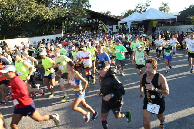 Mais de mil pessoas participaram da 30ª Meia Maratona do Bela Vista Country Club neste domingo Mais de mil pessoas participaram da 30ª Meia Maratona do Bela Vista Country Club neste domingo