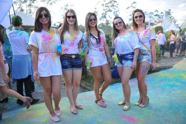 JOINVILLE, SC, BRASIL (09-05-2015) - Holi Day (Festa das Cores) na Soul Club em Joinville. (Foto: Maykon Lammerhirt, Agencia RBS) JOINVILLE, SC, BRASIL (09-05-2015) - Holi Day (Festa das Cores) na Soul Club em Joinville. (Foto: Maykon Lammerhirt, Agencia RBS)