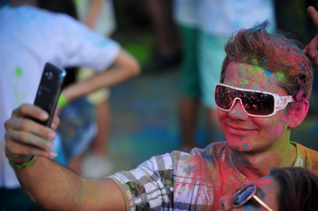 JOINVILLE, SC, BRASIL (09-05-2015) - Holi Day (Festa das Cores) na Soul Club em Joinville. (Foto: Maykon Lammerhirt, Agencia RBS) JOINVILLE, SC, BRASIL (09-05-2015) - Holi Day (Festa das Cores) na Soul Club em Joinville. (Foto: Maykon Lammerhirt, Agencia RBS)