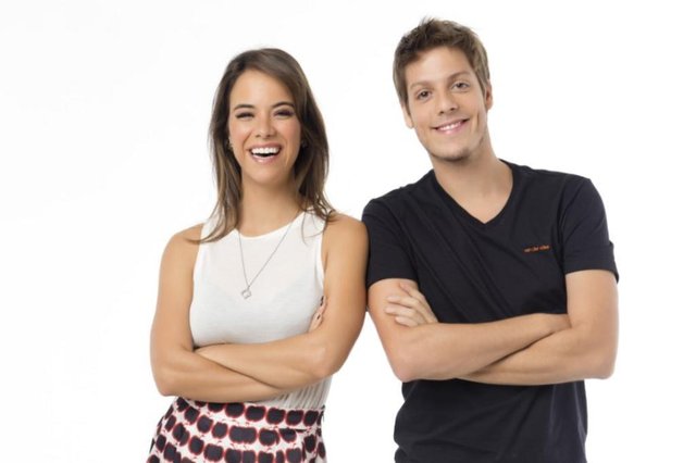 Depois de uma longa temporada, e de sucesso no Rio de Janeiro e São Paulo, a peça teatral ¿Meu Passado Me Condena¿ chega por aqui. Dia 22 de setembro a dupla que ficou conhecida do público, vai se apresentar no Teatro CNEC, às 21h. E no palco, Fábio Porchat e Miá Mello prometem tirar muitas risadas do público, com a história do casal que se conhece na fila do banheiro de uma festa, um mês depois se casa e começa então a viver uma verdadeira aventura que até hoje diverte também os atores. Os ingressos custam de R$80 a R$120. Sócios do Clube do Assinante tem 20% de desconto. Depois de uma longa temporada, e de sucesso no Rio de Janeiro e São Paulo, a peça teatral ¿Meu Passado Me Condena¿ chega por aqui. Dia 22 de setembro a dupla que ficou conhecida do público, vai se apresentar no Teatro CNEC, às 21h. E no palco, Fábio Porchat e Miá Mello prometem tirar muitas risadas do público, com a história do casal que se conhece na fila do banheiro de uma festa, um mês depois se casa e começa então a viver uma verdadeira aventura que até hoje diverte também os atores. Os ingressos custam de R$80 a R$120. Sócios do Clube do Assinante tem 20% de desconto.