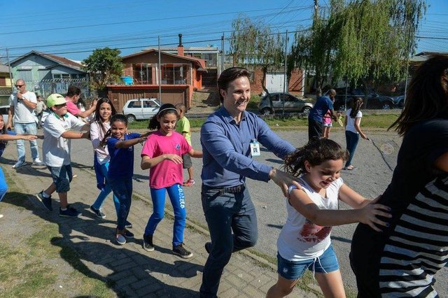 Prefeito Daniel Guerra na 7ª edição do Caxias Mais Feliz, realizada no Fátima Alto, no bairro Nossa Senhora de Fátima. A atividade foi no dia 21 de setembro.O programa procura atender e valorizar todas as regiões de Caxias do Sul, aproximando a Administração Municipal da população. Prefeito Daniel Guerra na 7ª edição do Caxias Mais Feliz, realizada no Fátima Alto, no bairro Nossa Senhora de Fátima. A atividade foi no dia 21 de setembro.O programa procura atender e valorizar todas as regiões de Caxias do Sul, aproximando a Administração Municipal da população.