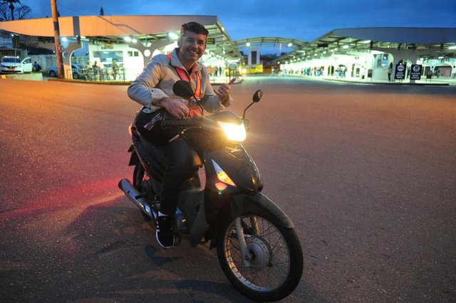 JOINVILLE,SC,BRASIL,12-09-2017.Teste Mobilidade.Jornal A Notícia levou uma equipe d3e reportagem para testar o trânsito e nosso meio de transporte municipal,o teste saiu do terminal Norte e chegou ao terminal Sul.Juliano Souza,fez de moto o trajeto e foi o primeiro a chegar.(Foto:Salmo Duarte/A Notícia) JOINVILLE,SC,BRASIL,12-09-2017.Teste Mobilidade.Jornal A Notícia levou uma equipe d3e reportagem para testar o trânsito e nosso meio de transporte municipal,o teste saiu do terminal Norte e chegou ao terminal Sul.Juliano Souza,fez de moto o trajeto e foi o primeiro a chegar.(Foto:Salmo Duarte/A Notícia)