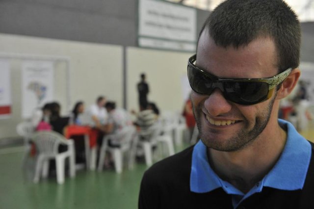Feirão de empregos para pessoas com deficiência no SESI. CASE: Airton Arnoldo Feirão de empregos para pessoas com deficiência no SESI. CASE: Airton Arnoldo