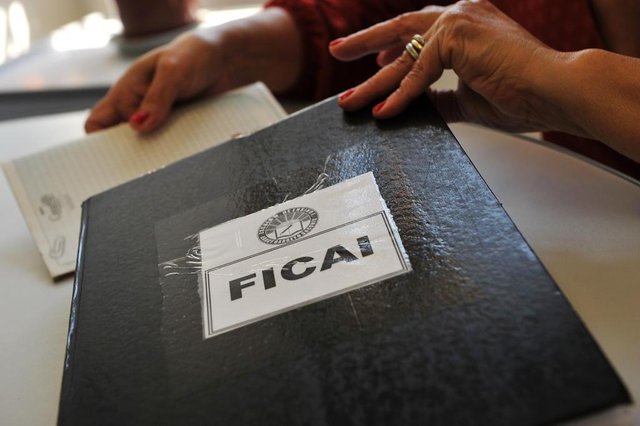 Santa Maria - RS - Brasil 21/09/2017A Promotoria Regional de Educação, por meio da promotora Rosangela Corrêa da Rosa, fez um uma série de reuniões em que se discutiu o enfrentamento da infrequência e do abandono escolar, com municípios da comarca de Santa Maria. Um dos dados do levantamento é o número da evasão escolar. A escola municipal Aracy Barreto Sachis está entre as 5 que mais registram casos de evasão em Santa Maria, contudo a promotoria salienta que este ranking é feito apenas com as instituições que utilizam a Ficai. Assim, outros colégios podem ter maior número de evasão, mas a promotoria não fica sabendo, pois, as escolas não fazem o registro. Santa Maria - RS - Brasil 21/09/2017A Promotoria Regional de Educação, por meio da promotora Rosangela Corrêa da Rosa, fez um uma série de reuniões em que se discutiu o enfrentamento da infrequência e do abandono escolar, com municípios da comarca de Santa Maria. Um dos dados do levantamento é o número da evasão escolar. A escola municipal Aracy Barreto Sachis está entre as 5 que mais registram casos de evasão em Santa Maria, contudo a promotoria salienta que este ranking é feito apenas com as instituições que utilizam a Ficai. Assim, outros colégios podem ter maior número de evasão, mas a promotoria não fica sabendo, pois, as escolas não fazem o registro.