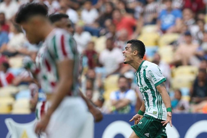 O jogador Egídio, da SE Palmeiras, comemora seu gol contra a equipe do Fluminense FC, durante partida válida pela vigésima quinta rodada, do Campeonato Brasileiro, Série A, no Estádio do Maracanã. O jogador Egídio, da SE Palmeiras, comemora seu gol contra a equipe do Fluminense FC, durante partida válida pela vigésima quinta rodada, do Campeonato Brasileiro, Série A, no Estádio do Maracanã.