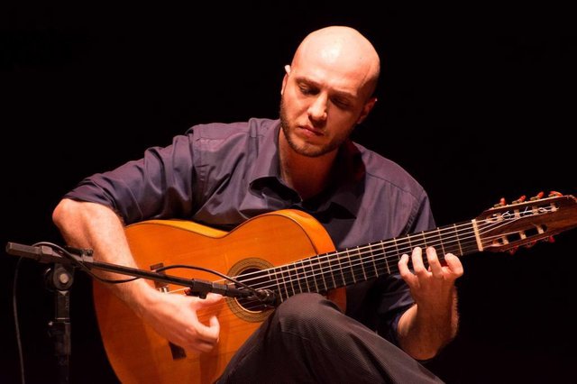Violonista Felipe Coelho em concerto realizado em 2015 Violonista Felipe Coelho em concerto realizado em 2015