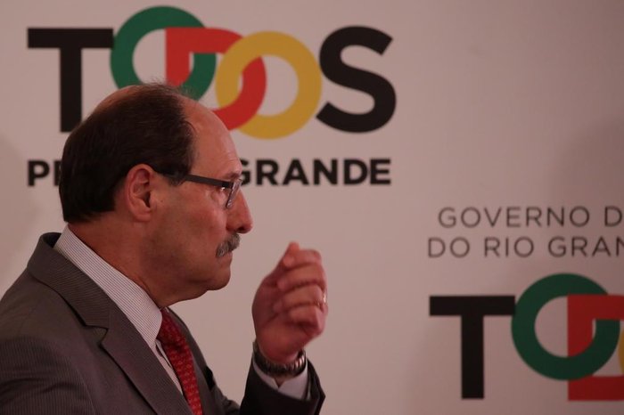 PORTOALEGRE - RS - BR 25.09.2017
O pagamento dos salários com valores mais baixos será priorizado pelo governo do Rio Grande do Sul. O anúncio foi feito pelo governador José Ivo Sartori, em pronunciamento na manhã desta segunda-feira (25), no Palácio Piratini.
FOTÓGRAFO: Tadeu vilani AgênciaRbs
PORTOALEGRE - RS - BR 25.09.2017
O pagamento dos salários com valores mais baixos será priorizado pelo governo do Rio Grande do Sul. O anúncio foi feito pelo governador José Ivo Sartori, em pronunciamento na manhã desta segunda-feira (25), no Palácio Piratini.
FOTÓGRAFO: Tadeu vilani AgênciaRbs