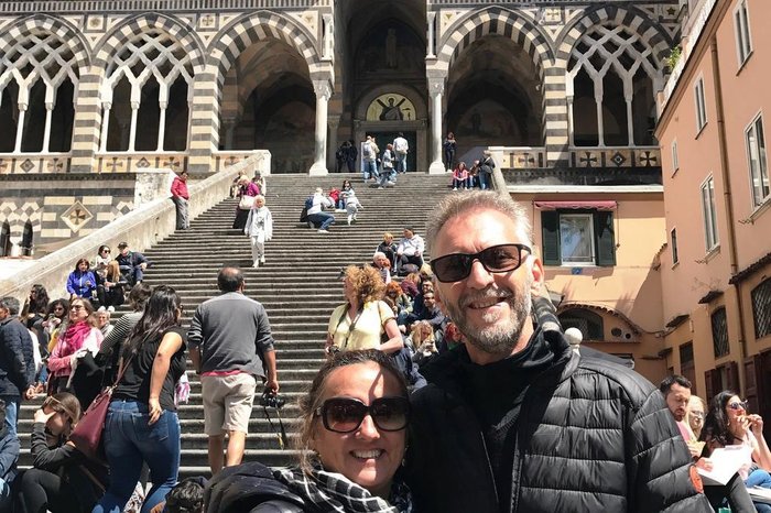 Foto apra a seção Seu Olhar (galeria) do Caderno Viagem de 26/09/2017.
Edson e Alvania Rebeschini, de Porto Alegre, em abril de 2017
A Catedral de Amalfi é rodeada por uma paisagem linda, típica da Costa Amalfitana. A cidadezinha de Amalfi é um lugar mágico. Restaurantes charmosos debaixo de limoeiros e um centrinho onde está a Catedral que guarda a cripta de Santo André Apóstolo e é o maior tesouro e orgulho do povo de Amalfi!
seuolharcostaamalfitana2017
Foto apra a seção Seu Olhar (galeria) do Caderno Viagem de 26/09/2017.
Edson e Alvania Rebeschini, de Porto Alegre, em abril de 2017
A Catedral de Amalfi é rodeada por uma paisagem linda, típica da Costa Amalfitana. A cidadezinha de Amalfi é um lugar mágico. Restaurantes charmosos debaixo de limoeiros e um centrinho onde está a Catedral que guarda a cripta de Santo André Apóstolo e é o maior tesouro e orgulho do povo de Amalfi!
seuolharcostaamalfitana2017