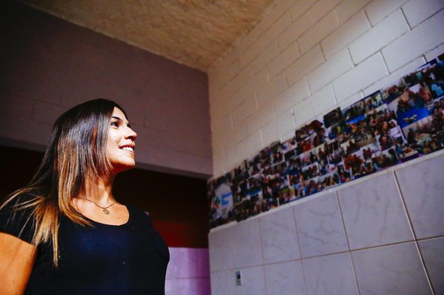FLORIANOPOLIS, SC, BRASIL: Comunidade da Chico Mendes ganha sala do EJA dentro da ONG Geração da Chico. Carol da ONG Geração da Chico . (Foto: Diorgenes Pandini/Dário Catarinense) FLORIANOPOLIS, SC, BRASIL: Comunidade da Chico Mendes ganha sala do EJA dentro da ONG Geração da Chico. Carol da ONG Geração da Chico . (Foto: Diorgenes Pandini/Dário Catarinense)