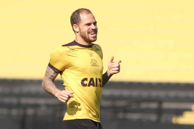 CRICIÚMA, SC, BRASIL 25/09/2017, ESPORTE: Treino do Criciúma para o jogo contra o Figueirense, pelo Campeonato Brasileiro de Futebol da segunda divisão. CRICIÚMA, SC, BRASIL 25/09/2017, ESPORTE: Treino do Criciúma para o jogo contra o Figueirense, pelo Campeonato Brasileiro de Futebol da segunda divisão.