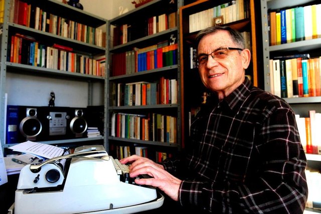 CAXIAS DO SUL, RS, BRASIL (03/07/2017) Professor Décio Osmar Bombassaro lança o livro A Apelação de Sócrates. (Roni Rigon/Pioneiro). CAXIAS DO SUL, RS, BRASIL (03/07/2017) Professor Décio Osmar Bombassaro lança o livro A Apelação de Sócrates. (Roni Rigon/Pioneiro).