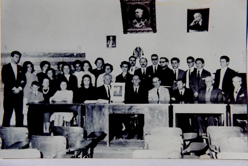  caxias do Sul, RS, Brasil (25/09/2017) Elizabeth Longhi Frantz integrou a fundação da Academia caxiense de Letra, em 1º de junho de 1962. Elisabeth está com o namorado Murilo Frantz à esquerda da foto.