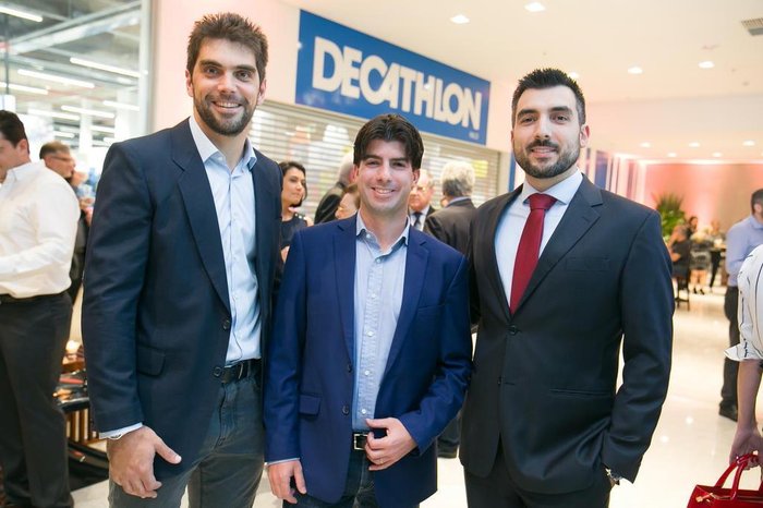 PORTO ALEGRE, RS, BRASIL, 25-09-2017. Lucas Alessio , Paulo Sanchez e Paulo Benetti. Grupo Isdra inaugura shopping Astir na Av. Nilo peçanha. (ANDRÉA GRAIZ/AGÊNCIA RBS)
Indexador: Andrea Graiz
PORTO ALEGRE, RS, BRASIL, 25-09-2017. Lucas Alessio , Paulo Sanchez e Paulo Benetti. Grupo Isdra inaugura shopping Astir na Av. Nilo peçanha. (ANDRÉA GRAIZ/AGÊNCIA RBS)
Indexador: Andrea Graiz