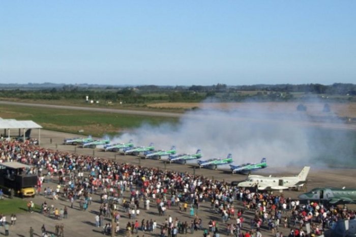 SANTA MARIA, RS, BRASIL. Exposição de Aeronaves em Santa Maria terá participação da Esquadrilha da Fumaça. (DIVULGAÇÃO)
SANTA MARIA, RS, BRASIL. Exposição de Aeronaves em Santa Maria terá participação da Esquadrilha da Fumaça. (DIVULGAÇÃO)