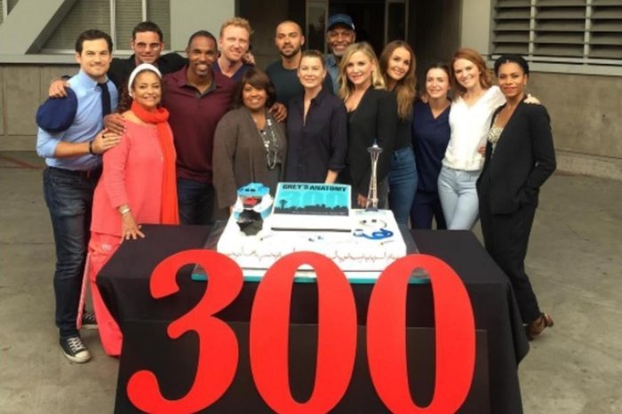 Equipe comemora gravação do episódio 300 da série Greys Anatomy, da ABC Equipe comemora gravação do episódio 300 da série Greys Anatomy, da ABC