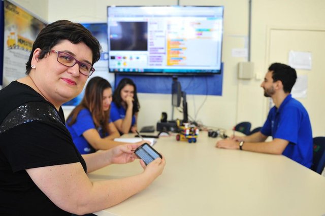 JOINVILLE,SC,BRASIL,20-09-2017.Luciane Mulazani,aplica o método de ensino sala de aula invertida com alunos de matemática da Udesc.(Foto:Salmo Duarte/A Notícia) JOINVILLE,SC,BRASIL,20-09-2017.Luciane Mulazani,aplica o método de ensino sala de aula invertida com alunos de matemática da Udesc.(Foto:Salmo Duarte/A Notícia)