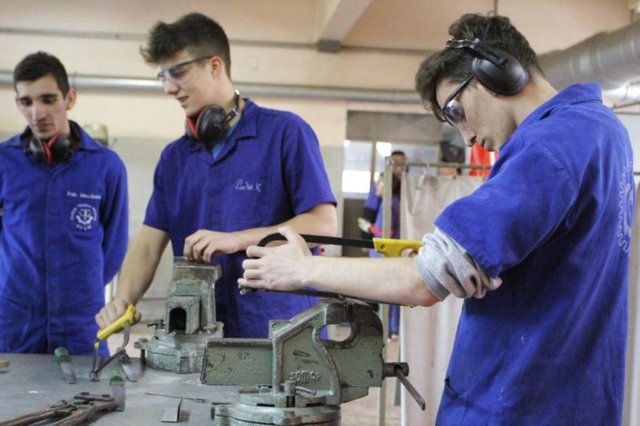 EMAI abrirá inscrições para mais de 120 vagas nos cursos de Desenho Industrial e Eletrometalmecânica EMAI abrirá inscrições para mais de 120 vagas nos cursos de Desenho Industrial e Eletrometalmecânica