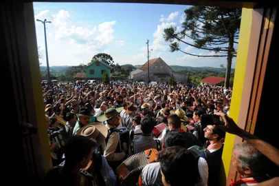  

Músico Adelar Bertussi morre aos 84 anos, O acordeonista estava internado no Hospital de Campo Largo em decorrência de problema cardíacos. O velório ocorreu no distrito de Criúva no interior de Caxias do Sul. (Felipe Nyland/Agência RBS)