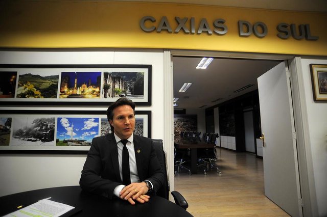 CAXIAS DO SUL, RS, BRASIL 27/09/2017O prefeito de Caxias do Sul Daniel Guerra, em entrevista no gabinete do prefeito. (Felipe Nyland/Agência RBS) CAXIAS DO SUL, RS, BRASIL 27/09/2017O prefeito de Caxias do Sul Daniel Guerra, em entrevista no gabinete do prefeito. (Felipe Nyland/Agência RBS)
