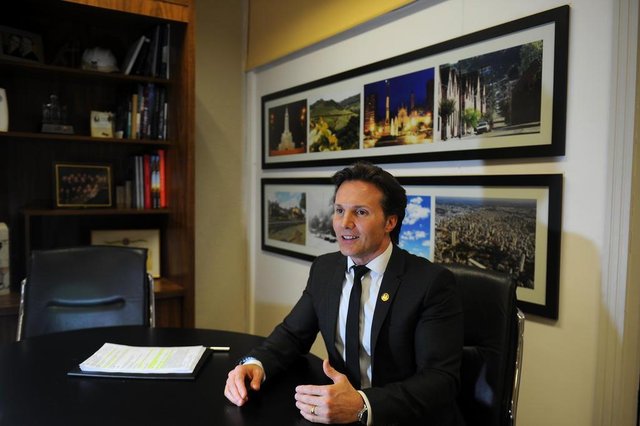 CAXIAS DO SUL, RS, BRASIL 27/09/2017O prefeito de Caxias do Sul Daniel Guerra, em entrevista no gabinete do prefeito. (Felipe Nyland/Agência RBS) CAXIAS DO SUL, RS, BRASIL 27/09/2017O prefeito de Caxias do Sul Daniel Guerra, em entrevista no gabinete do prefeito. (Felipe Nyland/Agência RBS)