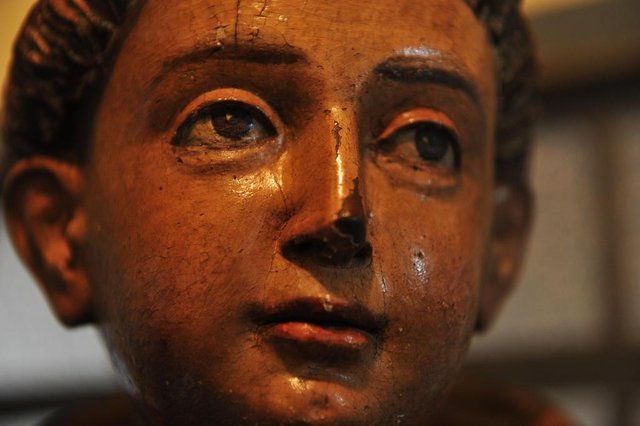  Santa Maria - RS - Brasil 29/09/2017Museu Sacro de Santa Maria vai expor esculturas missioneiras de Santo Ant&ocirc;nio (imagem maior) e Nosso Senhor dos Passos (imagem menor, de Cristo curvado) com mais de 300 anos de idade. Obras estavam guardadas em espa&ccedil;o anexo ao museu, na Catedral Metropolitana.