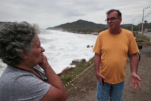 FLORIANÓPOLIS, SC, BRASIL, 02/10/2017: Celesc faz reparos no Morro das Pedras. Na foto: André Luiz Vieira. (Foto: CRISTIANO ESTRELA / DIÁRIO CATARINENSE) FLORIANÓPOLIS, SC, BRASIL, 02/10/2017: Celesc faz reparos no Morro das Pedras. Na foto: André Luiz Vieira. (Foto: CRISTIANO ESTRELA / DIÁRIO CATARINENSE)
