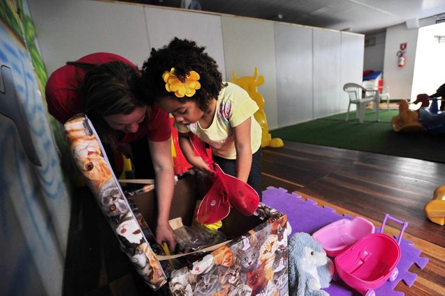  SANTA MARIA, RS, BRASIL. 26/09/2017.Luiza Pompeu, 4 anos, separou brinquedos para doar a crianças carentesFOTO: GABRIEL HAESBAERT / NEWCO DSM
