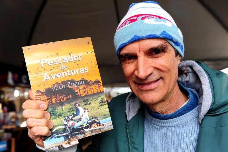 CAXIAS DO SUL, RS, BRASIl (01/10/2017). Zico Zugno escreveu o livro Pescador de Aventuras, obra que reproduz momentos de sua vida na juventude. (Roni Rigon/Pioneiro).