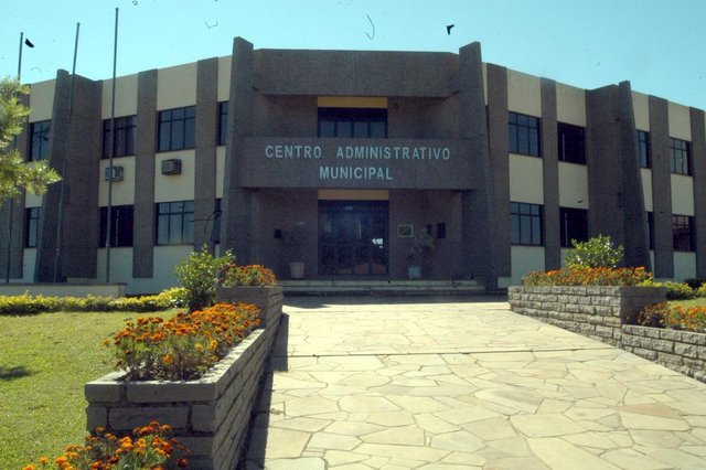 SANTA MARIA,RS,BRASIL, 22/04/2003_ Pinhal Grande, nas fotos aparecem: O prefeito de Pinhal Grande Saulo Garlet (camisa marron e barba) e Nelson Baptistela (óculos)FOTOS: LAURA FABRICIO/ESPECIAL/ARQUIVO CD DSM 2003 SANTA MARIA,RS,BRASIL, 22/04/2003_ Pinhal Grande, nas fotos aparecem: O prefeito de Pinhal Grande Saulo Garlet (camisa marron e barba) e Nelson Baptistela (óculos)FOTOS: LAURA FABRICIO/ESPECIAL/ARQUIVO CD DSM 2003