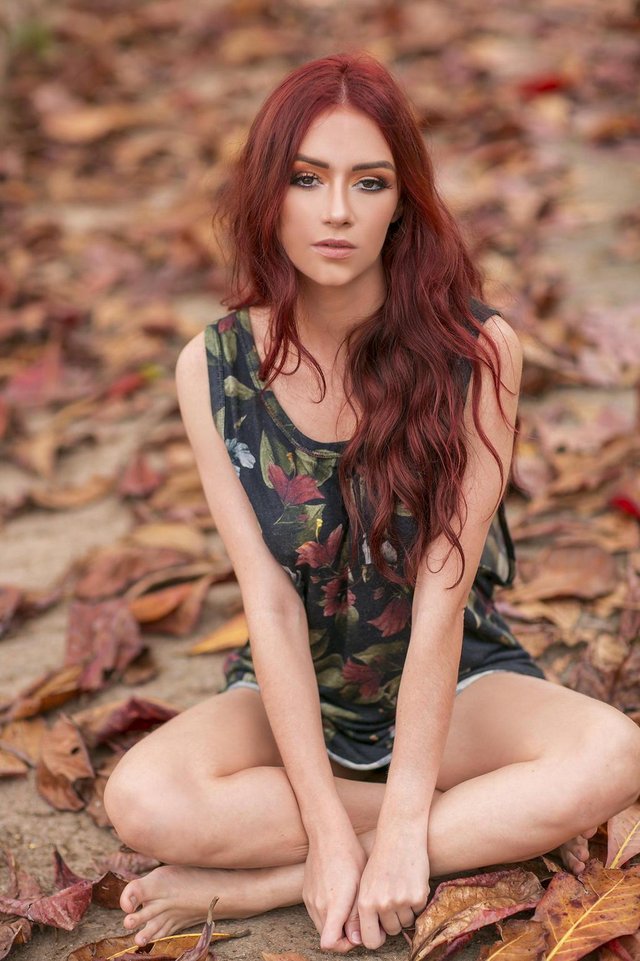 LEGENDA FOTO 2Lindíssima e ruiva, Agatha Becker, 22 anos, moradora do Estreito e natural de Floripa. é estudante de moda e no futuro pretende abrir sua própria marca de roupasCRÉDITOTiago Mynt, Divulgação LEGENDA FOTO 2Lindíssima e ruiva, Agatha Becker, 22 anos, moradora do Estreito e natural de Floripa. é estudante de moda e no futuro pretende abrir sua própria marca de roupasCRÉDITOTiago Mynt, Divulgação