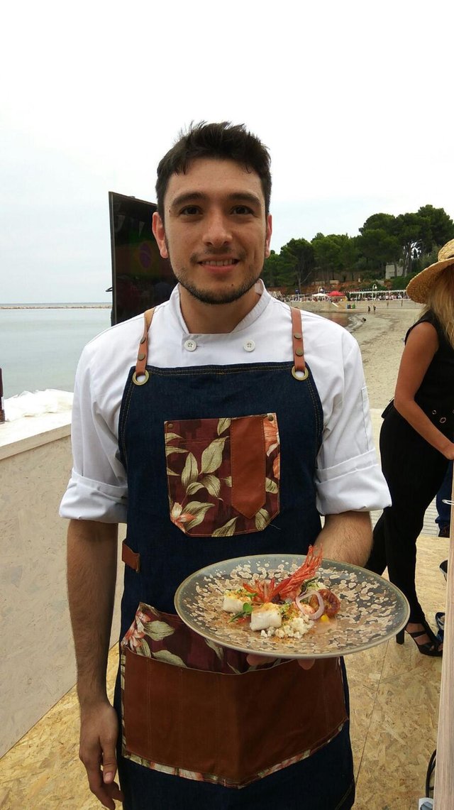 LEGENDA FOTO 5Chef Pedrinho Medeiros, de Floripa, filho do Rildo e sobrinho do Max Vidal e do Udo da Marina, está representando Santa Catarina num congresso internacional de gastronomia no Sul da EspanhaCRÉDITOArquivo pessoal LEGENDA FOTO 5Chef Pedrinho Medeiros, de Floripa, filho do Rildo e sobrinho do Max Vidal e do Udo da Marina, está representando Santa Catarina num congresso internacional de gastronomia no Sul da EspanhaCRÉDITOArquivo pessoal