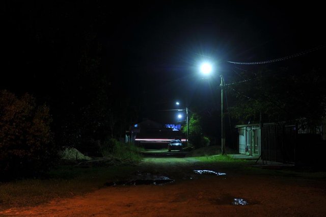  SANTA MARIA, RS, BRASIL, 17-12-2015.Revisitamos os sete locais problemáticos que mostramos em maio. Na maioria dos locais, o problema da luz foi resolvido, mas três seguem às escuras. Na foto Rua Júlio de Ávila Dutra, Camobi.FOTO: GERMANO RORATO/AGÊNCIA RBS, GERALIndexador: GERMANO RORATO