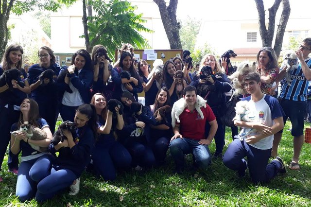 Jovens participam de ben&ccedil;&atilde;o de animais de estima&ccedil;&atilde;o no instituto S&atilde;o Jos&eacute; em Santa Maria