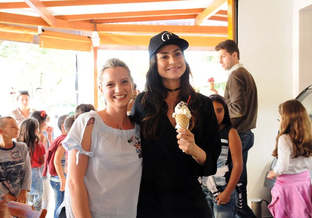Nina Rosa Borba recepcionou a atriz Thaila Ayala Nina Rosa Borba recepcionou a atriz Thaila Ayala