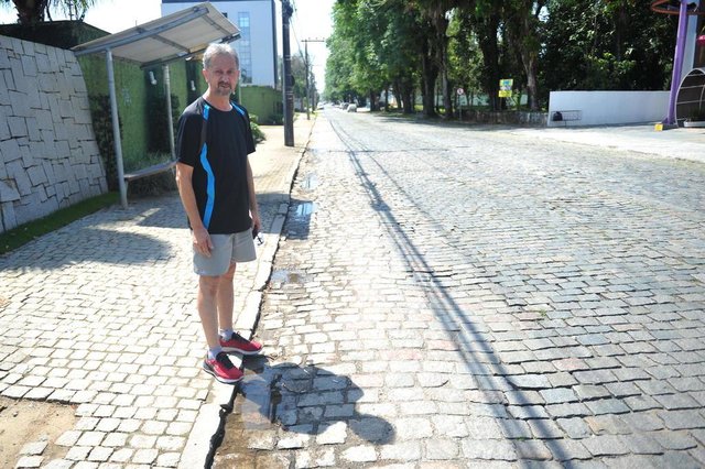 JOINVILLE,SC,BRASIL,27-09-2017.Teste AN nas ruas - Rua Pres Prudente de Moraes,bairro Santo Antonio.Zivaldo Cardoso, 57 anos.(Foto:Salmo Duarte/A Notícia) JOINVILLE,SC,BRASIL,27-09-2017.Teste AN nas ruas - Rua Pres Prudente de Moraes,bairro Santo Antonio.Zivaldo Cardoso, 57 anos.(Foto:Salmo Duarte/A Notícia)