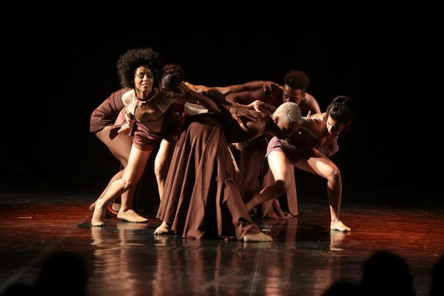 Às 12h20, a AMA Cia. de Dança leva ao palco da Feira do Príncipe o Comunidade na Dança, dirigido por Amarildo Cassiano. A Escola Municipal de Ballet de Joinville também estará presente. Às 12h20, a AMA Cia. de Dança leva ao palco da Feira do Príncipe o Comunidade na Dança, dirigido por Amarildo Cassiano. A Escola Municipal de Ballet de Joinville também estará presente.