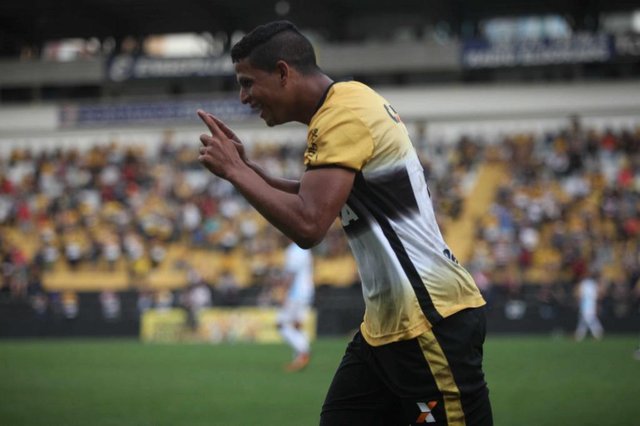 Lucão, Criciúma, Londrina Lucão, Criciúma, Londrina
