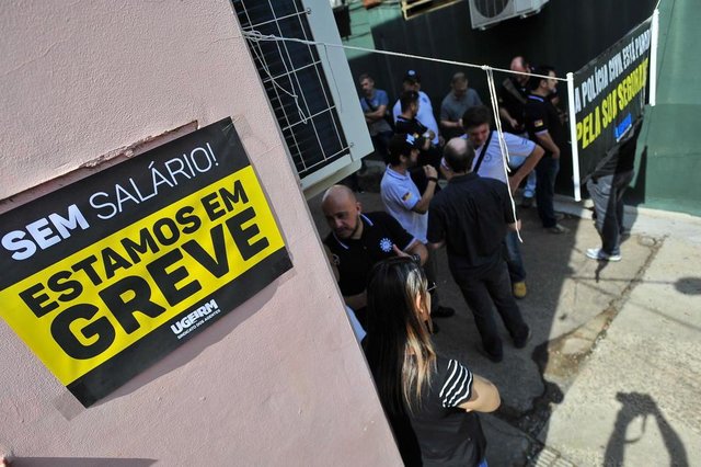 SANTA MARIA, RS, BRASIL. 09/10/2017.Policiais Civis fazem greve em Santa MariaFOTO: GABRIEL HAESBAERT / NEWCO DSM SANTA MARIA, RS, BRASIL. 09/10/2017.Policiais Civis fazem greve em Santa MariaFOTO: GABRIEL HAESBAERT / NEWCO DSM