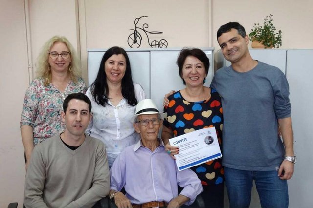 Técnicos da Coordenação de Patrimônio Cultural da Secult com João Antonio Schmitz, mestre de cultura popular. Aos 85 anos de idade ele é um dos homenageados na roda de conversa com os mestres e mestras da cultura popular tradicional, realizado na Casa da Cultura em Joinville. Técnicos da Coordenação de Patrimônio Cultural da Secult com João Antonio Schmitz, mestre de cultura popular. Aos 85 anos de idade ele é um dos homenageados na roda de conversa com os mestres e mestras da cultura popular tradicional, realizado na Casa da Cultura em Joinville.