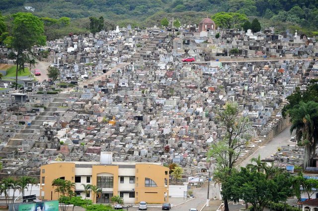 JOINVILLE,SC,BRASIL,02-10-2017.Falta de licenciamento em cemitério da cidade.Cemitério Municipal.(Foto:Salmo Duarte/A Notícia,Geral) JOINVILLE,SC,BRASIL,02-10-2017.Falta de licenciamento em cemitério da cidade.Cemitério Municipal.(Foto:Salmo Duarte/A Notícia,Geral)
