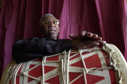 Walter Calixto Ferreira, o Mestre Borel, um dos principais representantes das religiões afrobrasileirs e da cultura negra no RS, carnavalesco, pesquisador e o mais antigo Alabê - Tamboreiro de candomblé ou batuque.