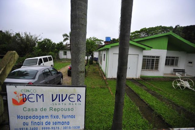 SANTA MARIA, RS, BRASIL. 13/10/2017.Ap&oacute;s den&uacute;ncias, Casa de Repouso Bem Viver, no Passo das Tropas, em Santa Maria, ter&aacute; de fazer adequa&ccedil;&otilde;es na estrutura para poder continuar atendendo.FOTO: GABRIEL HAESBAERT / NEWCO DSM