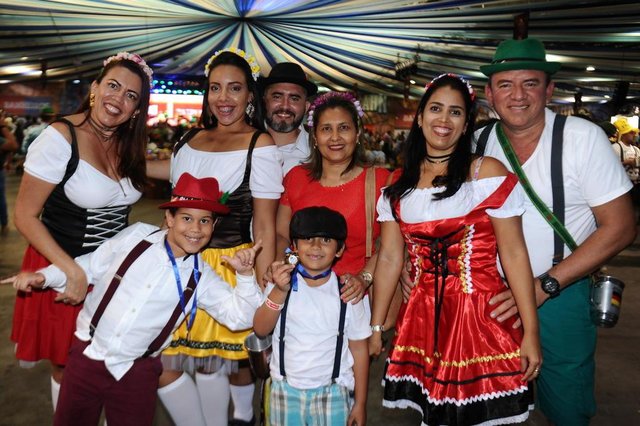 Blumenau - SC - Brasil - 07102017 - Oktoberfest 2017 na Vila Germânica em Blumenau. turistas de Fortaleza. Blumenau - SC - Brasil - 07102017 - Oktoberfest 2017 na Vila Germânica em Blumenau. turistas de Fortaleza.