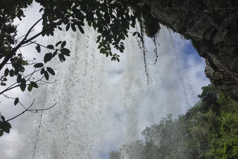 Queda dágua na gruta de Dr. Ricardo, no Vale do Taquari (RS)