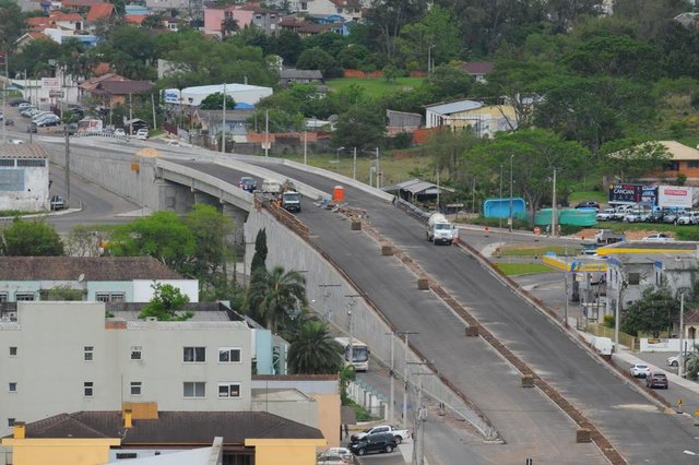 Santa Maria, RS, Brasil, 09/10/2017.Obras do viaduto do Castelinho estão na reta final. Elas fazem parte da duplicação das BRs da travessia urbana de Santa Maria. Santa Maria, RS, Brasil, 09/10/2017.Obras do viaduto do Castelinho estão na reta final. Elas fazem parte da duplicação das BRs da travessia urbana de Santa Maria.