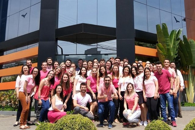 Também em clima de Outubro Rosa, os colaboradores da BRCondos Franchising de Joinville vestiram rosa para reforçar a importância da campanha que fala da prevenção ao câncer. Também em clima de Outubro Rosa, os colaboradores da BRCondos Franchising de Joinville vestiram rosa para reforçar a importância da campanha que fala da prevenção ao câncer.