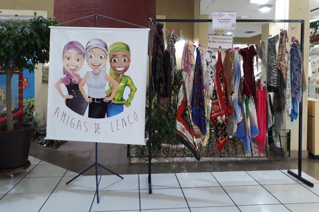 Dentro da programação do Outubro Rosa, o grupo Amigas de Lenço está recebendo doações no Shopping Cidade das Flores. Elas já são conhecidas por arrecadar lenços para mulheres que estão em tratamento de câncer, e dentro do Outubro Rosa intensificaram a campanha. Quem quiser ajudar pode ir até o shopping das 14h às 18h. Dentro da programação do Outubro Rosa, o grupo Amigas de Lenço está recebendo doações no Shopping Cidade das Flores. Elas já são conhecidas por arrecadar lenços para mulheres que estão em tratamento de câncer, e dentro do Outubro Rosa intensificaram a campanha. Quem quiser ajudar pode ir até o shopping das 14h às 18h.