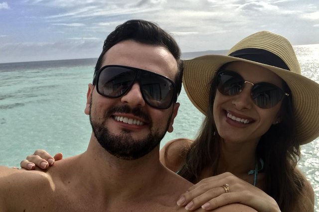 Marjorie e Germano Linzmeyer curtindo a lua de mel nas Maldivas, em umas das mais de 200 ilhas habitadas. Segundo o casal, um paraíso! Eles também passaram por Dubai, nos Emirados Árabes. Marjorie e Germano Linzmeyer curtindo a lua de mel nas Maldivas, em umas das mais de 200 ilhas habitadas. Segundo o casal, um paraíso! Eles também passaram por Dubai, nos Emirados Árabes.